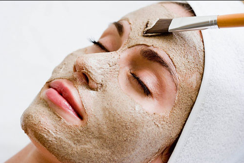 Sử dụng mặt nạ để chăm sóc da mặt tốt hơn.