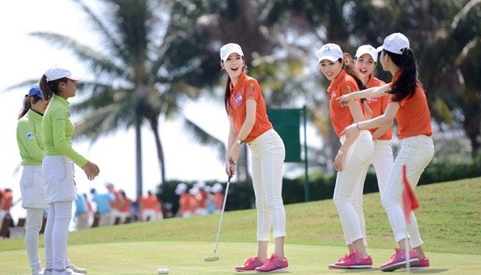 Chọn trang phục golf nữ cần đảm bảo những nguyên tắc nào?