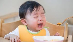 Thất bại khi cho bé ăn dặm lần đầu là không tránh khỏi