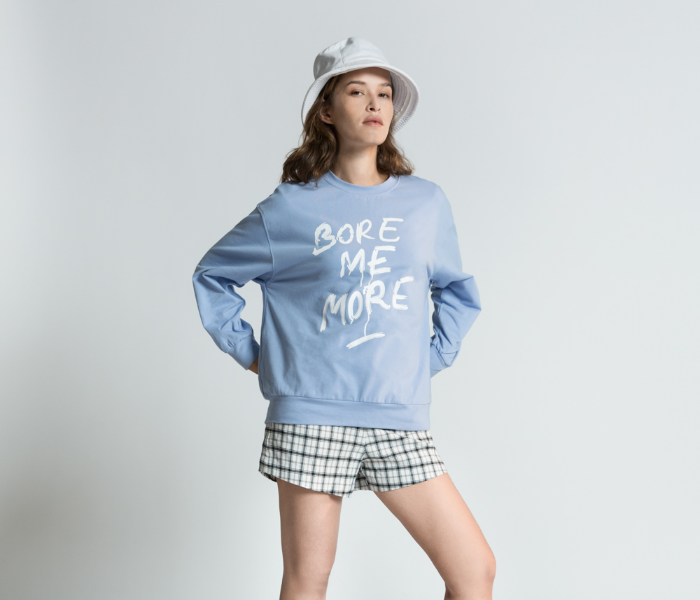 Áo sweater sáng màu