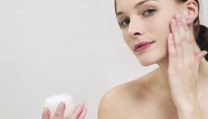 Chăm sóc da mặt sau lăn kim trong 3 – 5 ngày tiếp theo