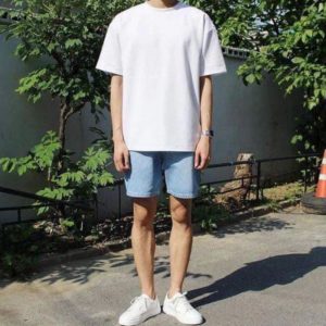 Phối đồ trắng đen với giày