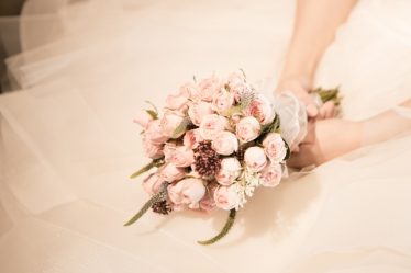 Ý nghĩa bó hoa cưới theo từng loài hoa và màu sắc
