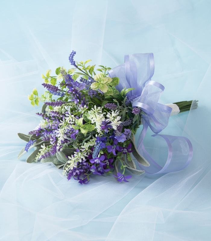 Lavender tạo nên bó hoa cưới thú vị