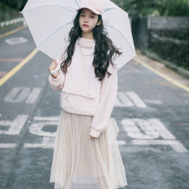 Phối Sweater cùng váy maxi