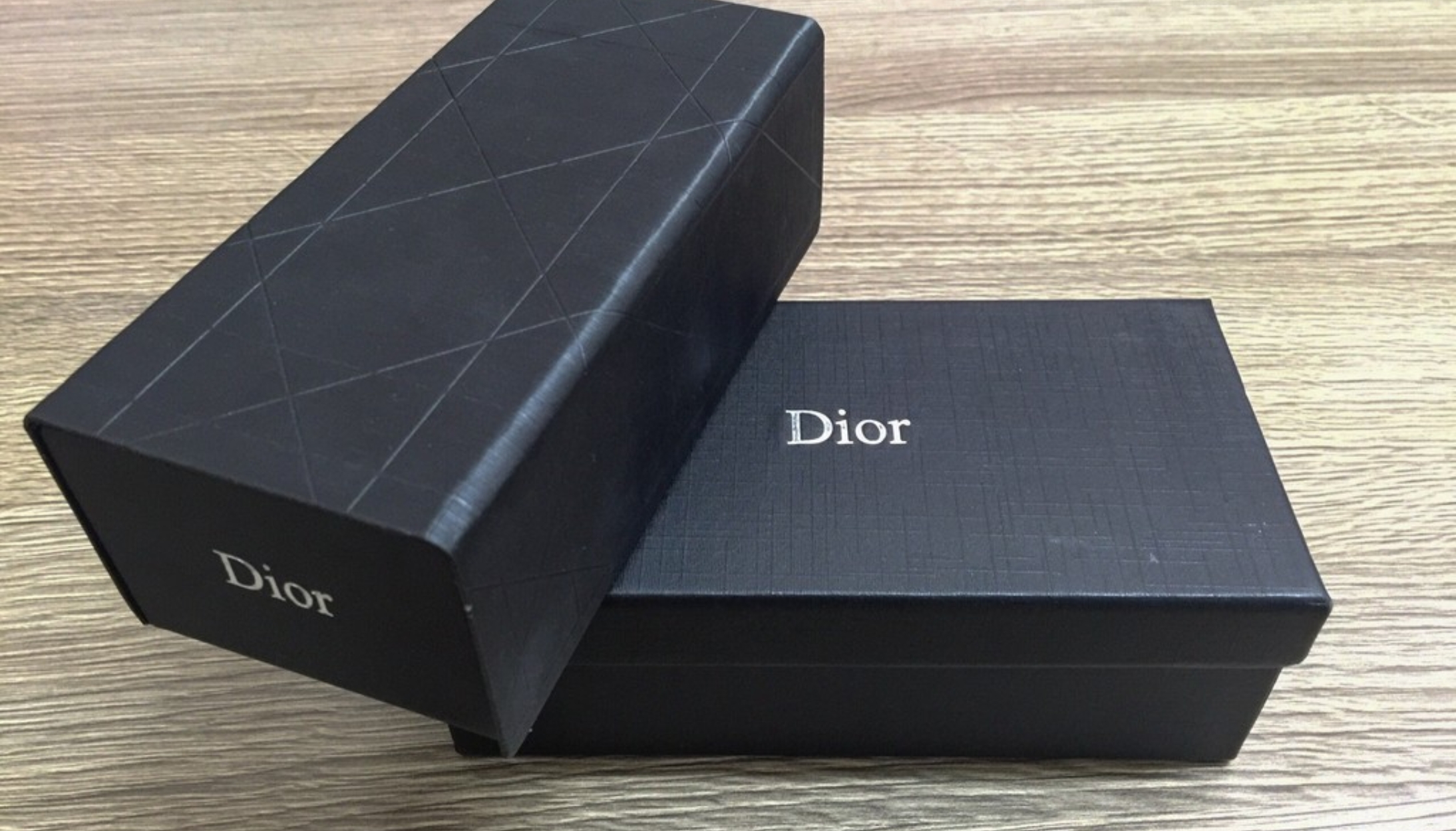 Hình ảnh hộp đựng kính dior