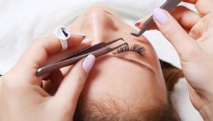 nối mi tự nhiên khi nào cần dặm lại