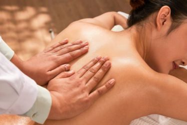 Xoa bóp bấm huyệt có tác dụng gì và những lưu ý khi day ấn