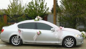 Trang trí phủ toàn bộ hoa lên xe