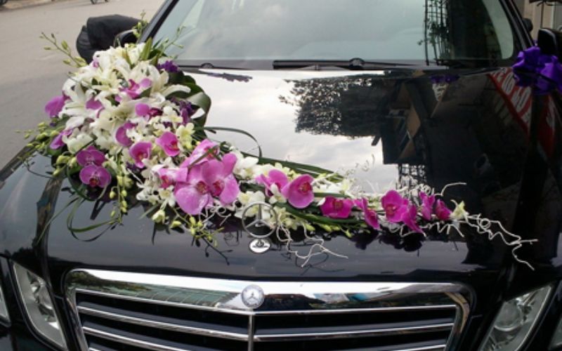 Trang tri xe hoa cưới với gam màu tím