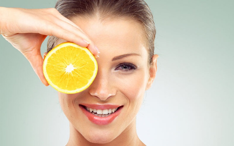 vitamin c tốt cho việc dưỡng da vùng mắt
