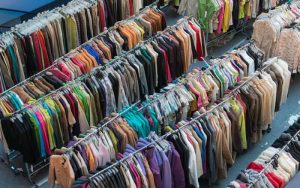 tại các shop bán quần áo