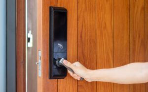 Khóa điện tử cửa gỗ