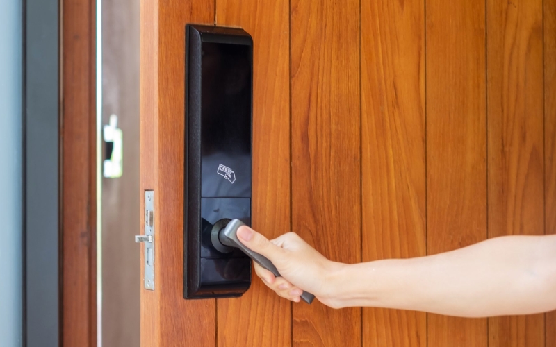 Khóa điện tử cửa gỗ