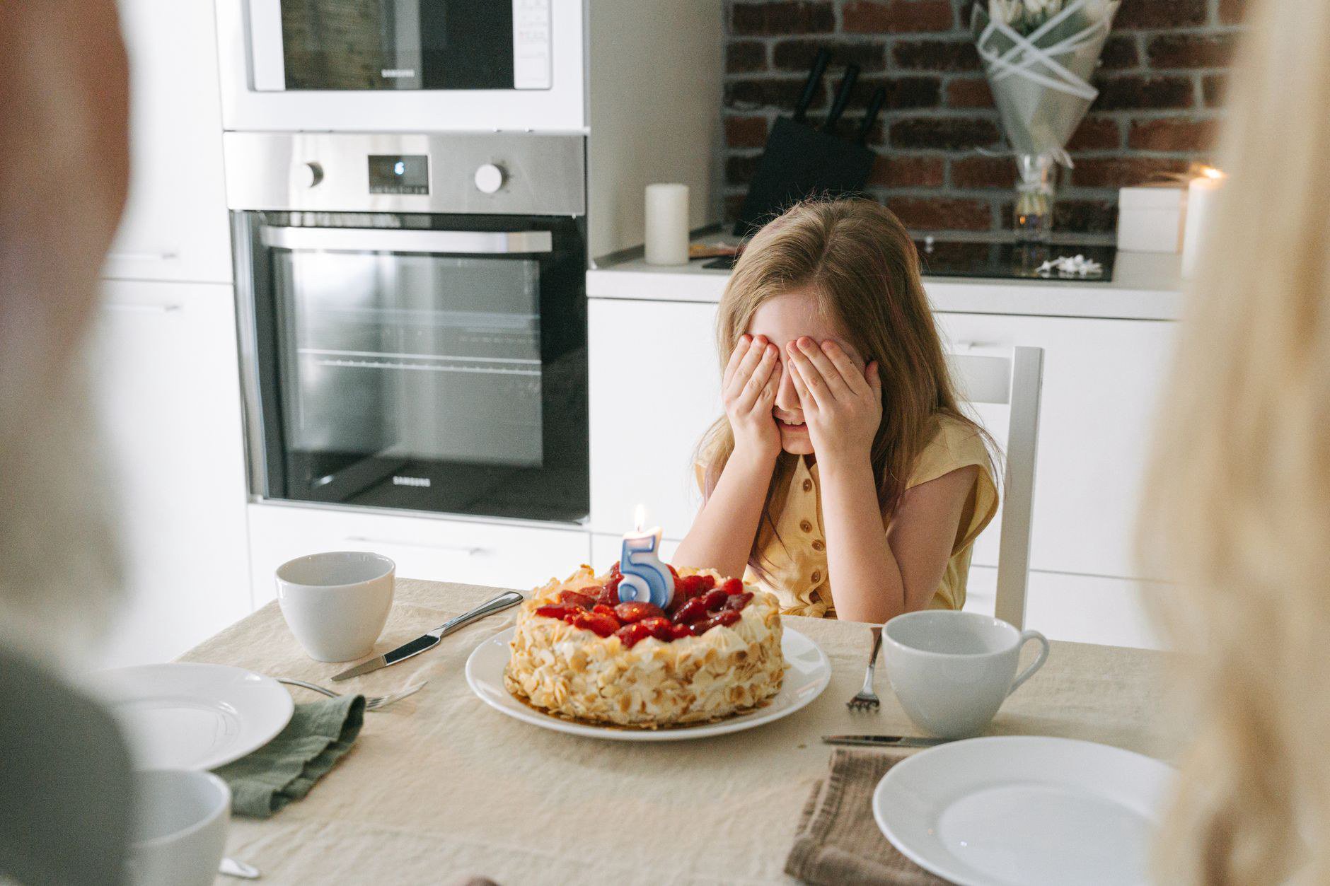 Cách ước lượng ngân sách bánh kem cho một sự kiện CLB đông thành viên