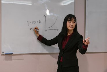 Dạy trẻ kiến thức đời sống, sức khỏe và tiêu dùng an toàn